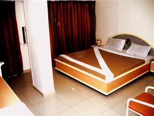 Hotel Aditya Rajkot Εξωτερικό φωτογραφία