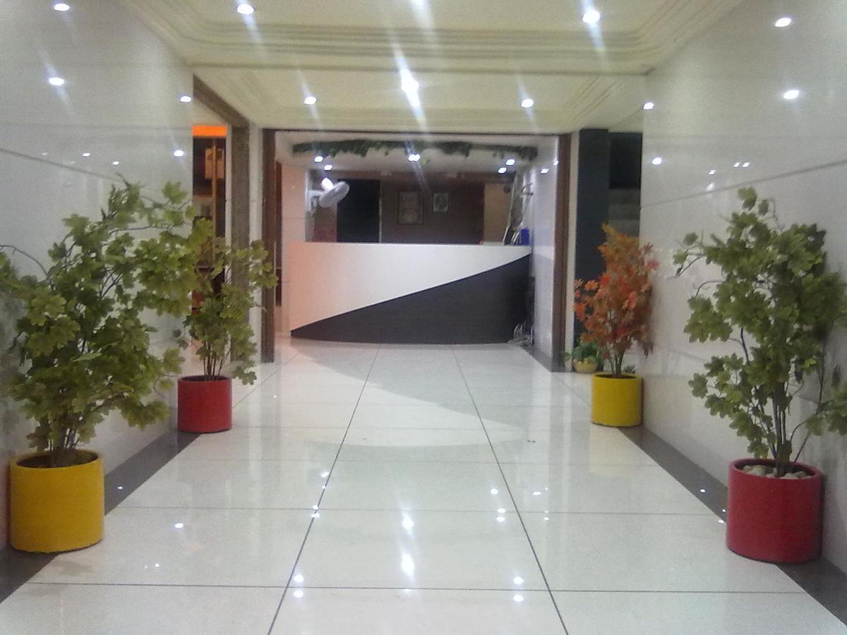 Hotel Aditya Rajkot Εξωτερικό φωτογραφία