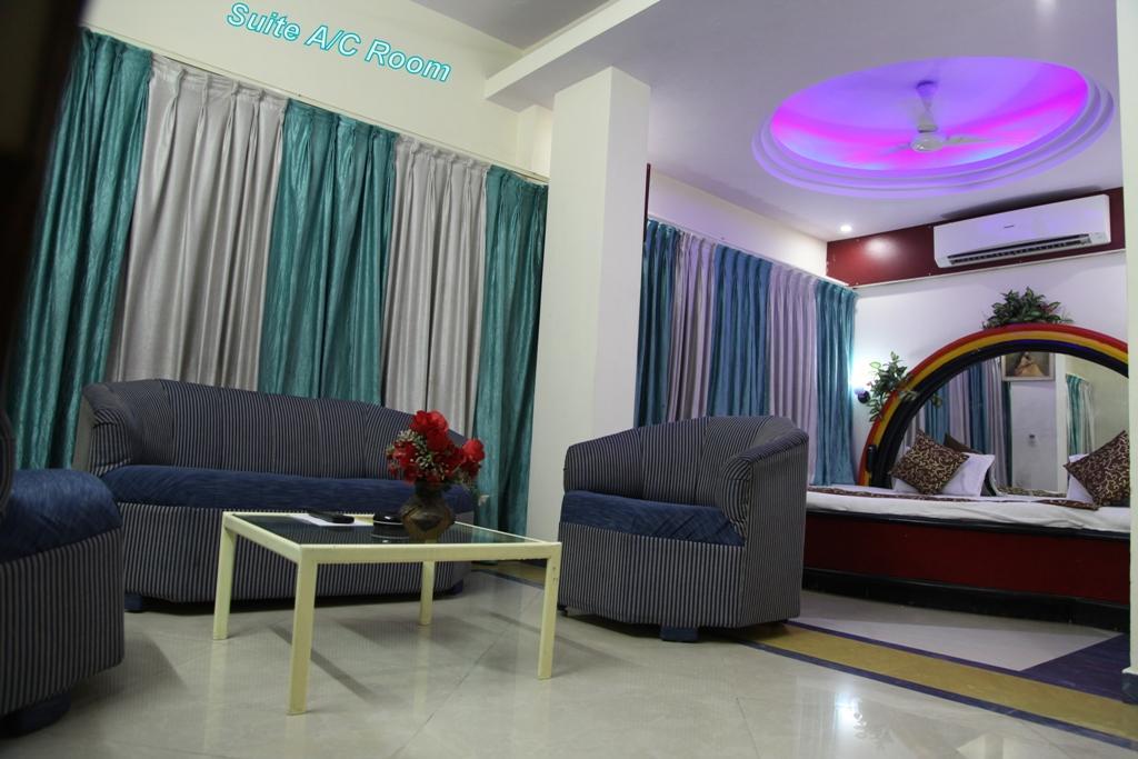 Hotel Aditya Rajkot Εξωτερικό φωτογραφία