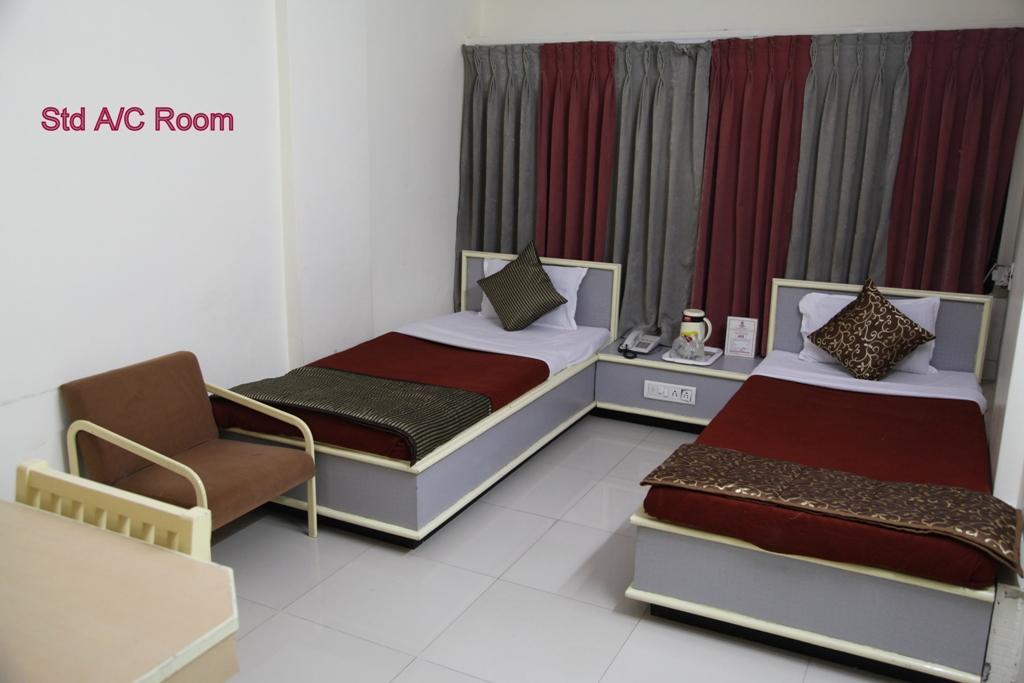 Hotel Aditya Rajkot Εξωτερικό φωτογραφία
