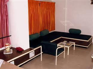 Hotel Aditya Rajkot Εξωτερικό φωτογραφία
