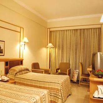 Hotel Aditya Rajkot Εξωτερικό φωτογραφία